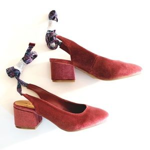 Rampage Noelle block, lace up, velvet heels